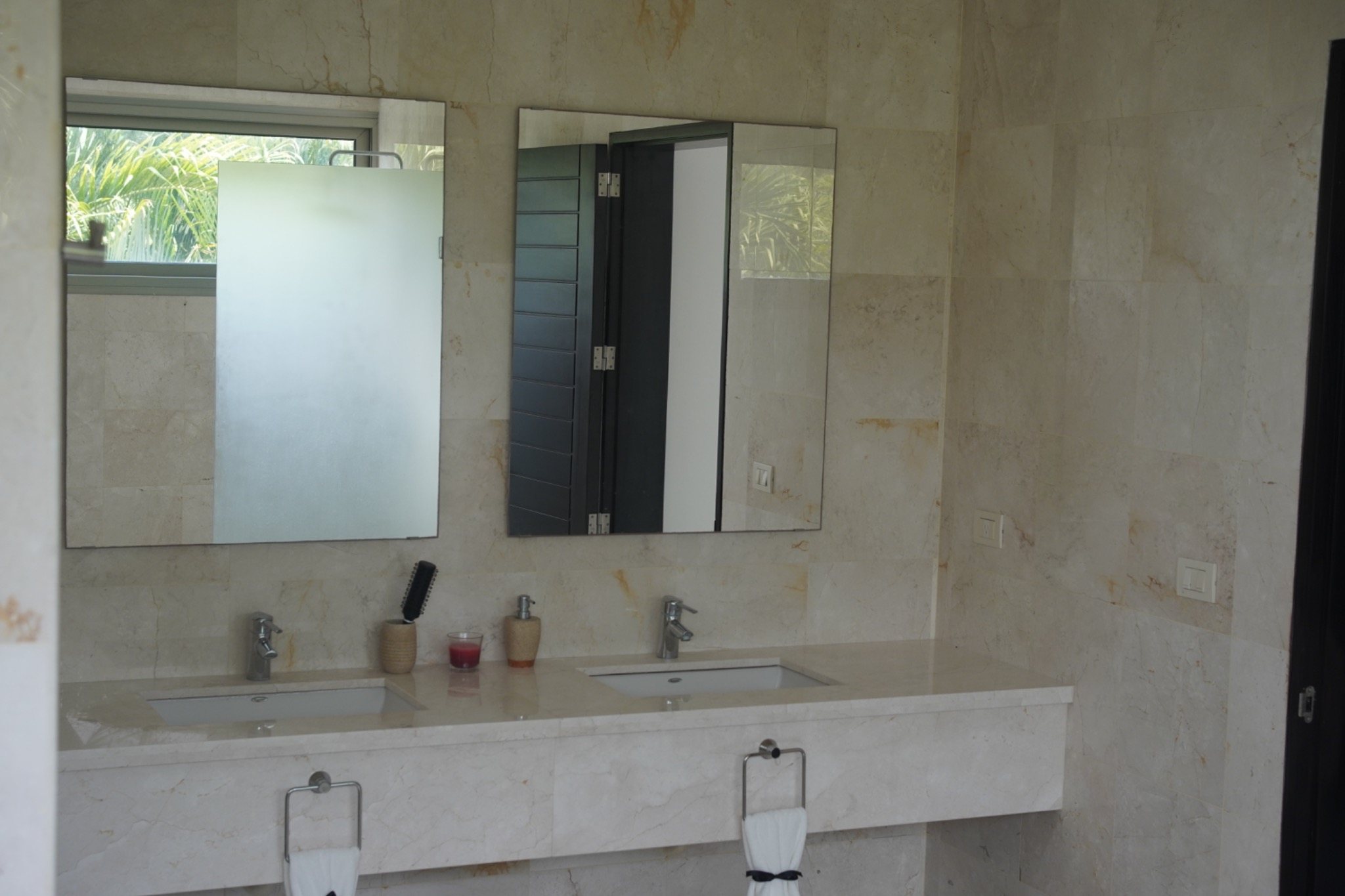 Private bathroom at the Luna Áurea villa